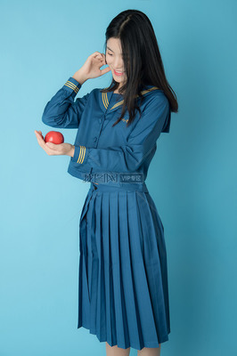 青春影像中的西紅柿與制服符號